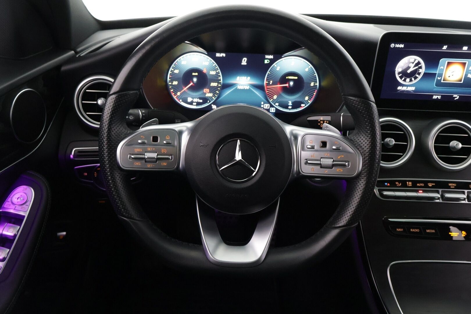Mercedes-Benz C 2018 220 d 4Matic A Business AMG *Webasto / Panorama / Navi / P. Kamera / Digimittaristo* - 3,99 % KORKOTARJOUS TÄHÄN AUTOON 14.9. ASTI! - *2x renkaat alkuperäisillä vanteilla / Siisti yksilö!*
