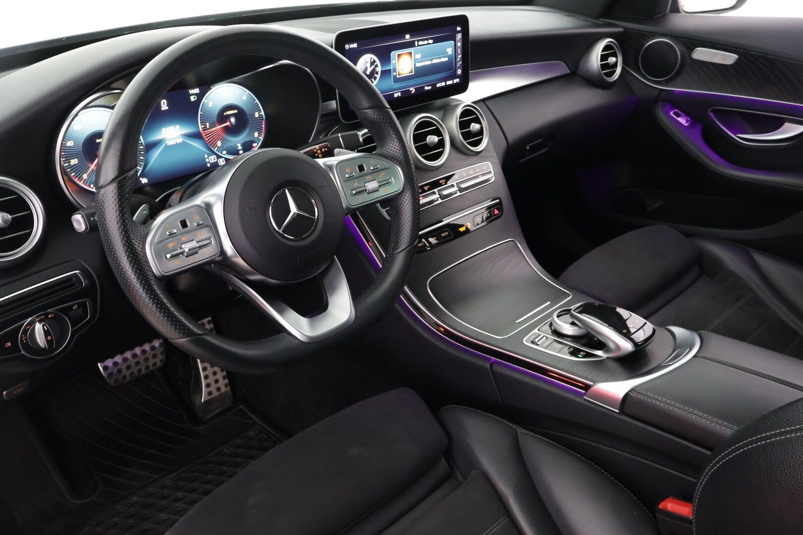 Mercedes-Benz C 2018 220 d 4Matic A Business AMG *Webasto / Panorama / Navi / P. Kamera / Digimittaristo* - 3,99 % KORKOTARJOUS TÄHÄN AUTOON 14.9. ASTI! - *2x renkaat alkuperäisillä vanteilla / Siisti yksilö!*