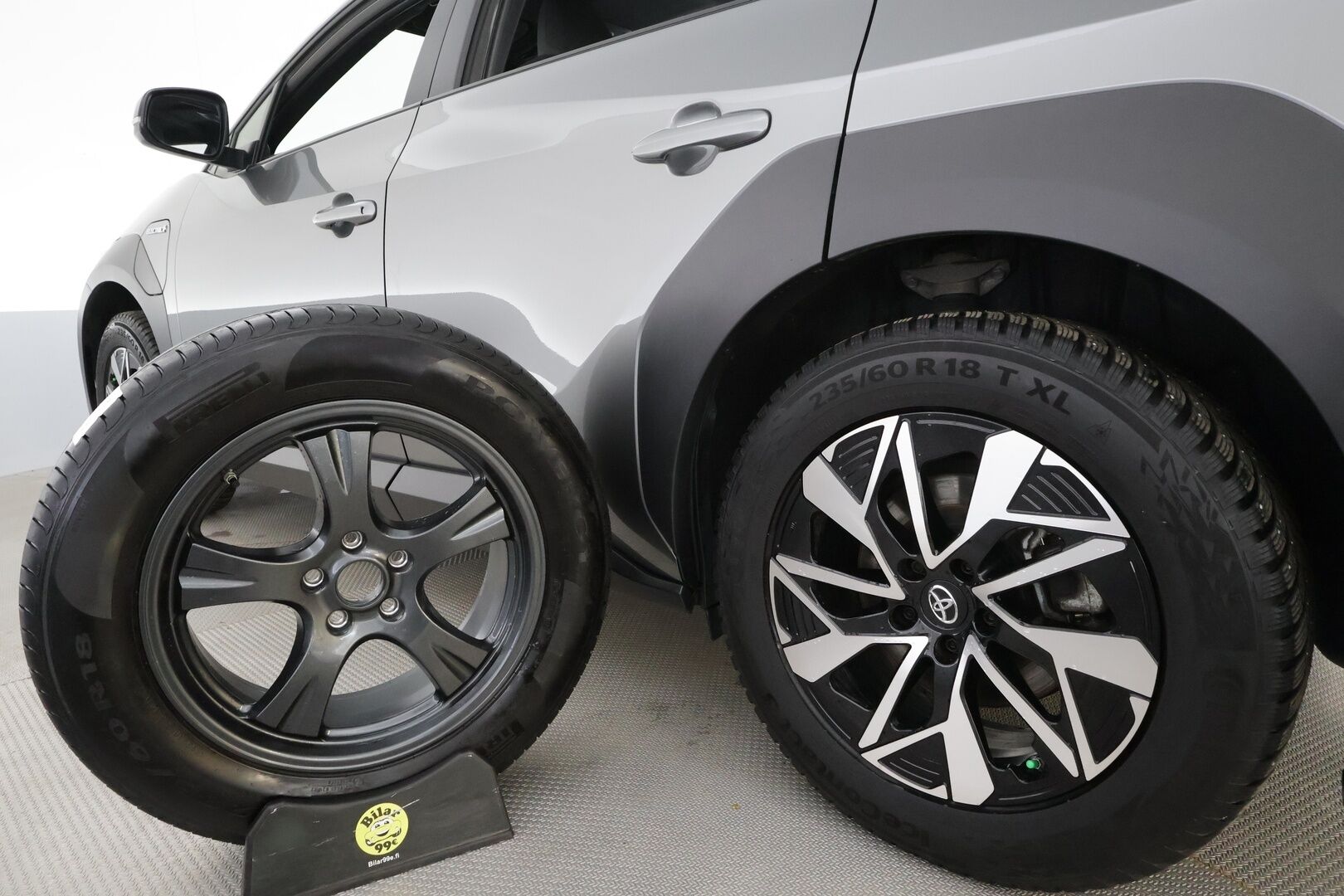 Toyota bZ4X 2023 Active * ACC / P.kamera / LED / Navi / Koukku / Sähköluukku / KeylessGo * - Suomi-auto / Kahdet renkaat aluvanteilla / Merkkihuollettu