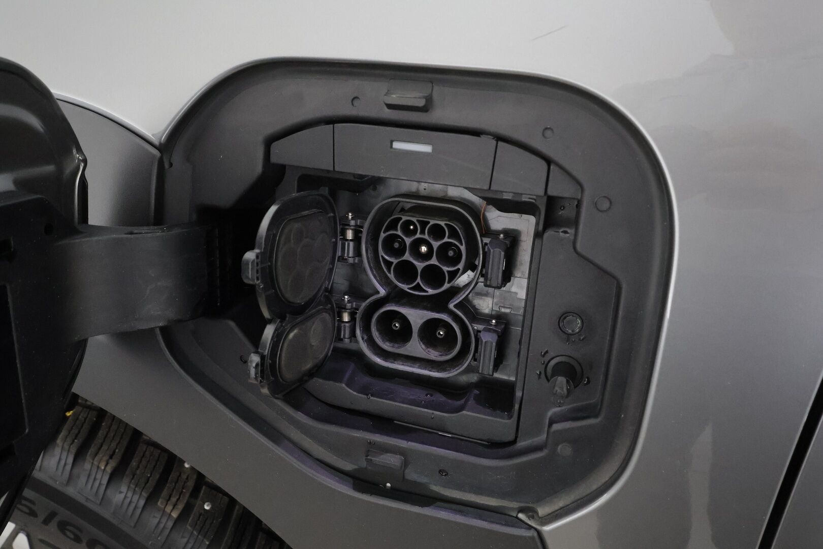 Toyota bZ4X 2023 Active * ACC / P.kamera / LED / Navi / Koukku / Sähköluukku / KeylessGo * - Suomi-auto / Kahdet renkaat aluvanteilla / Merkkihuollettu