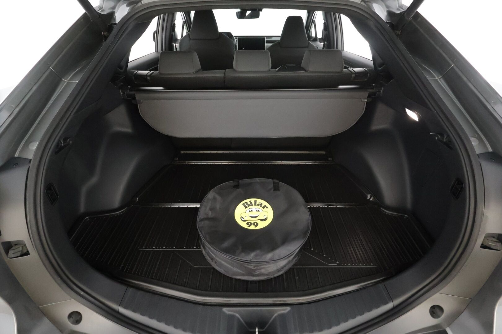 Toyota bZ4X 2023 Active * ACC / P.kamera / LED / Navi / Koukku / Sähköluukku / KeylessGo * - Suomi-auto / Kahdet renkaat aluvanteilla / Merkkihuollettu