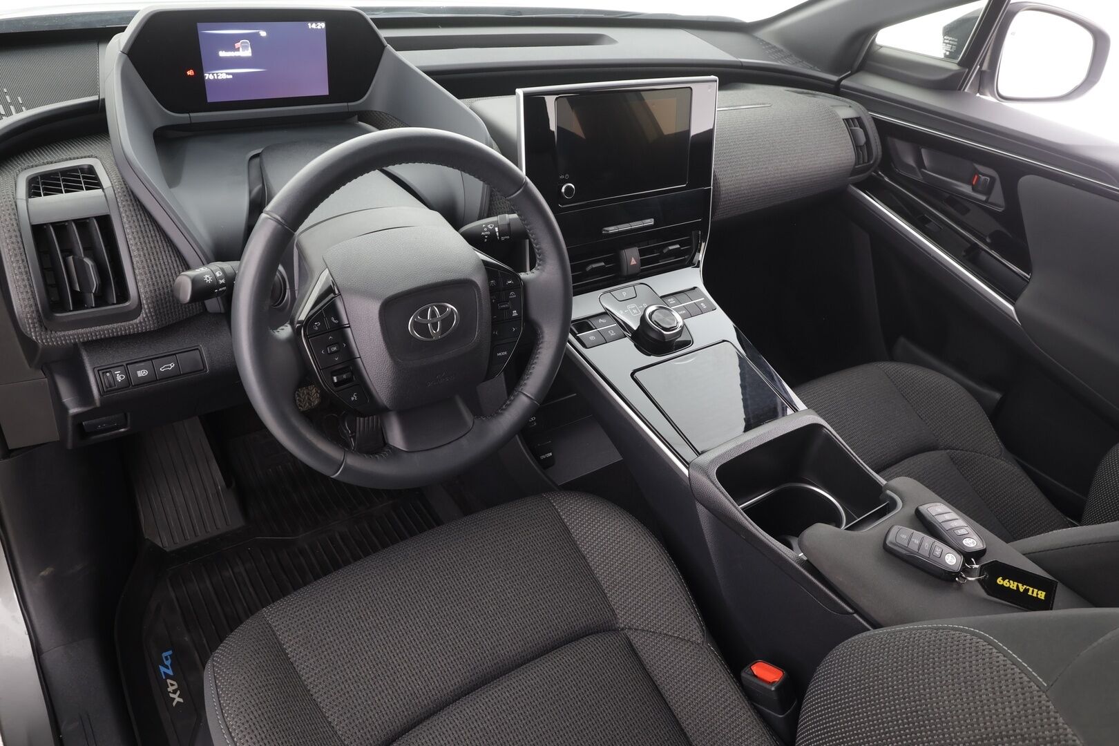 Toyota bZ4X 2023 Active * ACC / P.kamera / LED / Navi / Koukku / Sähköluukku / KeylessGo * - Suomi-auto / Kahdet renkaat aluvanteilla / Merkkihuollettu