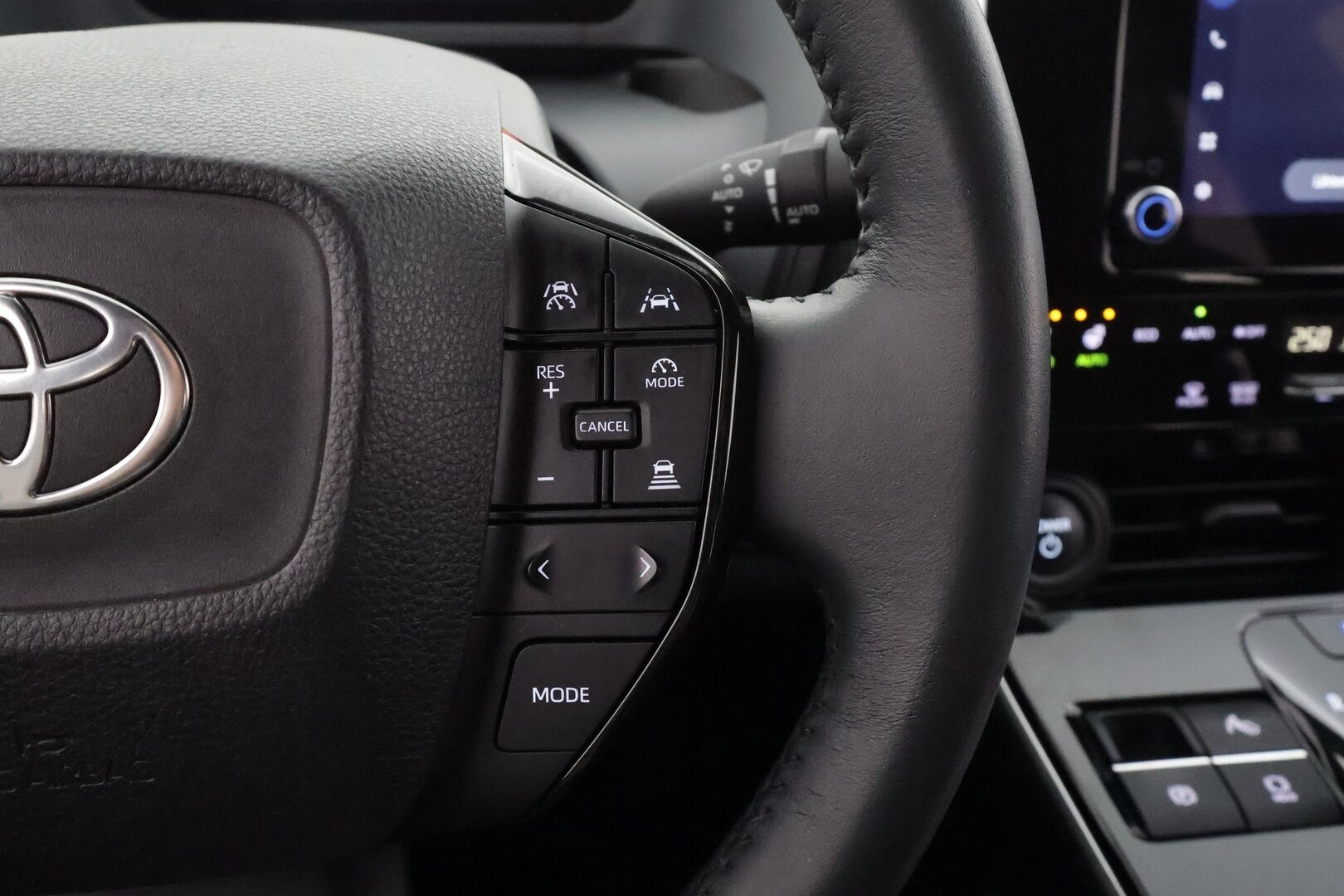 Toyota bZ4X 2023 Active * ACC / P.kamera / LED / Navi / Koukku / Sähköluukku / KeylessGo * - Suomi-auto / Kahdet renkaat aluvanteilla / Merkkihuollettu