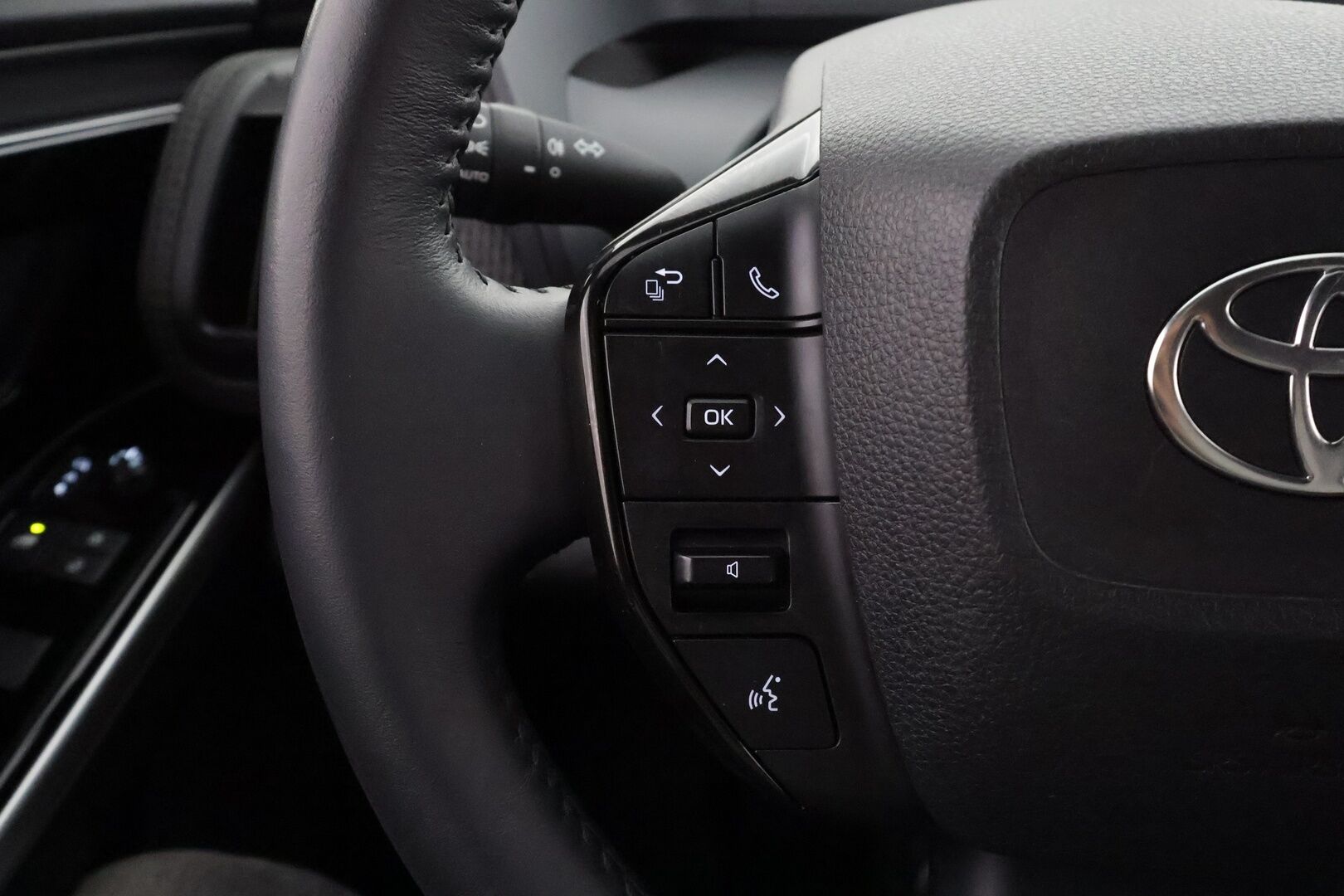 Toyota bZ4X 2023 Active * ACC / P.kamera / LED / Navi / Koukku / Sähköluukku / KeylessGo * - Suomi-auto / Kahdet renkaat aluvanteilla / Merkkihuollettu