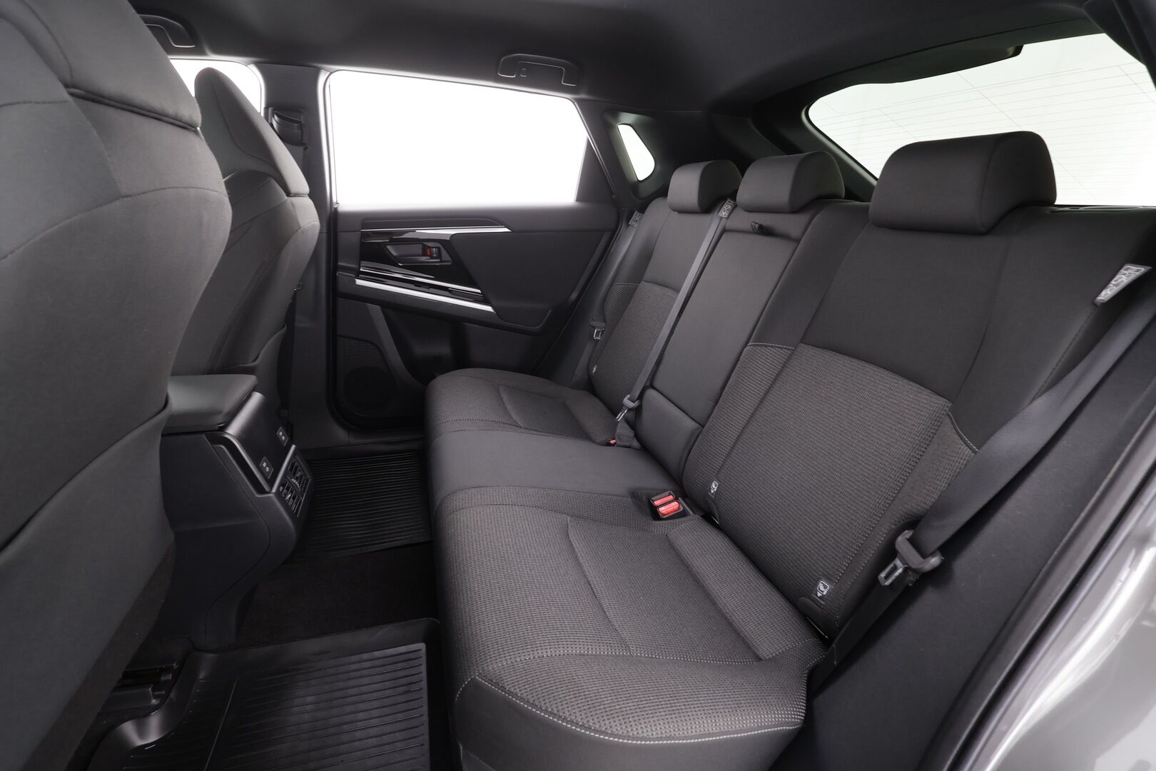 Toyota bZ4X 2023 Active * ACC / P.kamera / LED / Navi / Koukku / Sähköluukku / KeylessGo * - Suomi-auto / Kahdet renkaat aluvanteilla / Merkkihuollettu