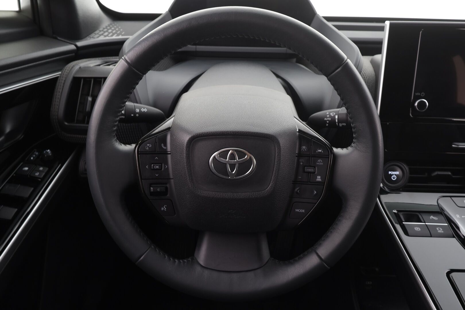 Toyota bZ4X 2023 Active * ACC / P.kamera / LED / Navi / Koukku / Sähköluukku / KeylessGo * - Suomi-auto / Kahdet renkaat aluvanteilla / Merkkihuollettu