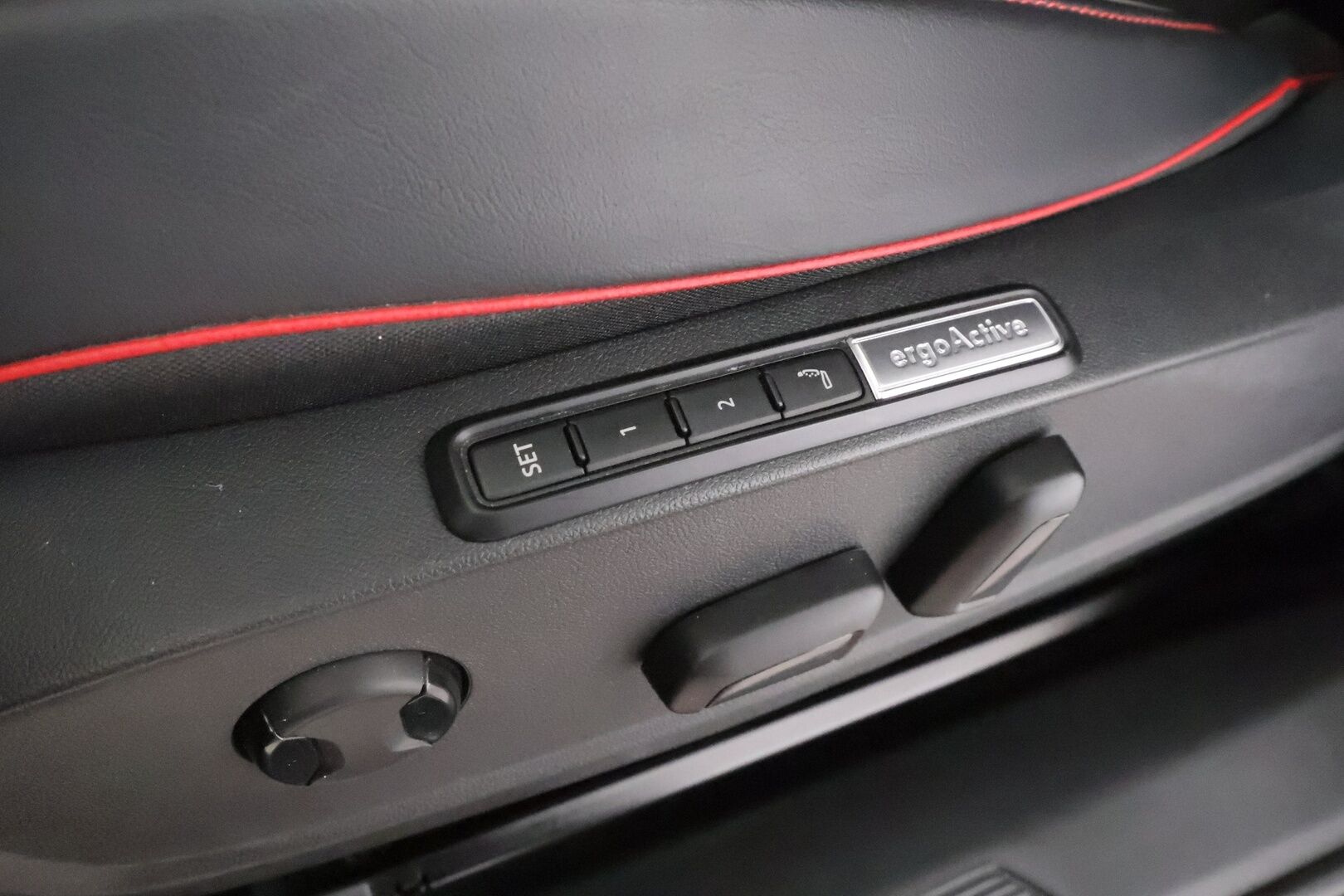 Volkswagen ID.4 2023 GTX Dual Motor AWD Business Max,  akku 77 kWh - | ACC | ILP | Koukku | Hierovat Muistipenkit | IQ-Light Matrix | Lasikatto | 360-Kamera | Puolinahat | HUD | Apple&Android | Suomi-auto | Kahdet Renkaat | Merkkihuollettu |
