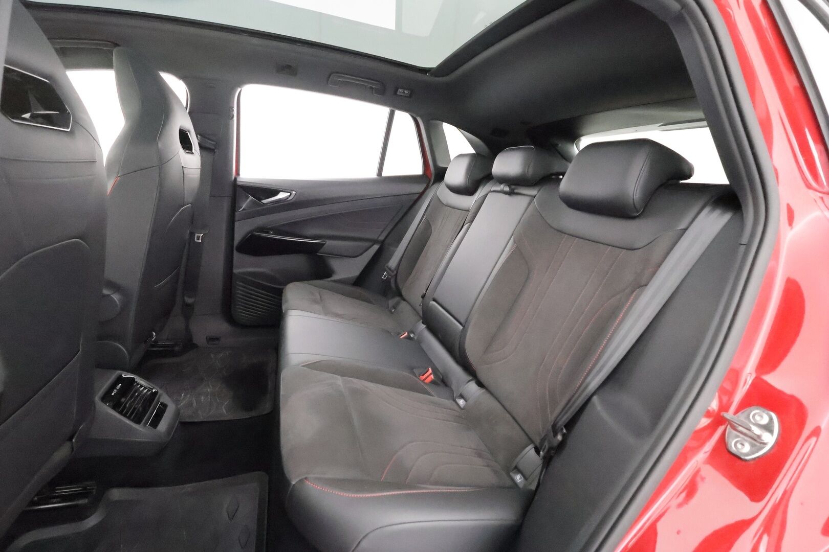 Volkswagen ID.4 2023 GTX Dual Motor AWD Business Max,  akku 77 kWh - | ACC | ILP | Koukku | Hierovat Muistipenkit | IQ-Light Matrix | Lasikatto | 360-Kamera | Puolinahat | HUD | Apple&Android | Suomi-auto | Kahdet Renkaat | Merkkihuollettu |