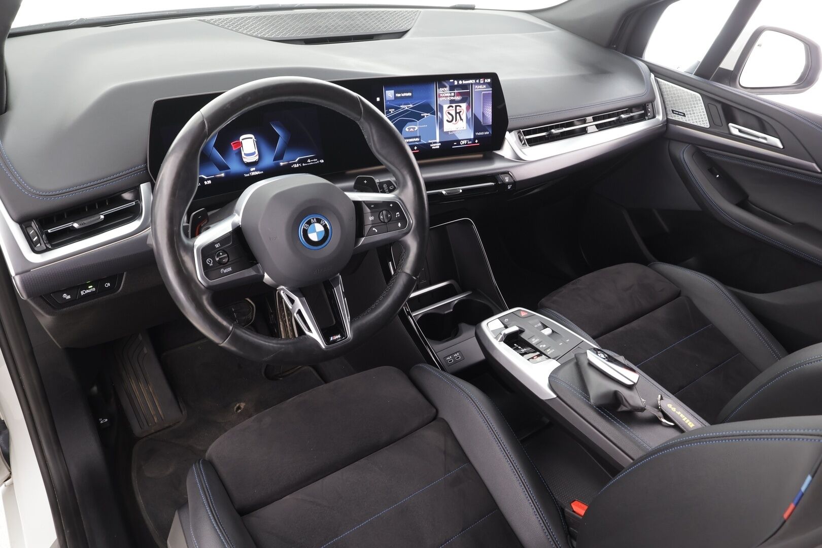 BMW 225 2023 U06 Active Tourer 225e xDrive M Sport -  ACC | Koukku | Lisälämmitin H&K | Comfort Access | Muistipenkki | P.Kamera | 1.Om Suomi-auto