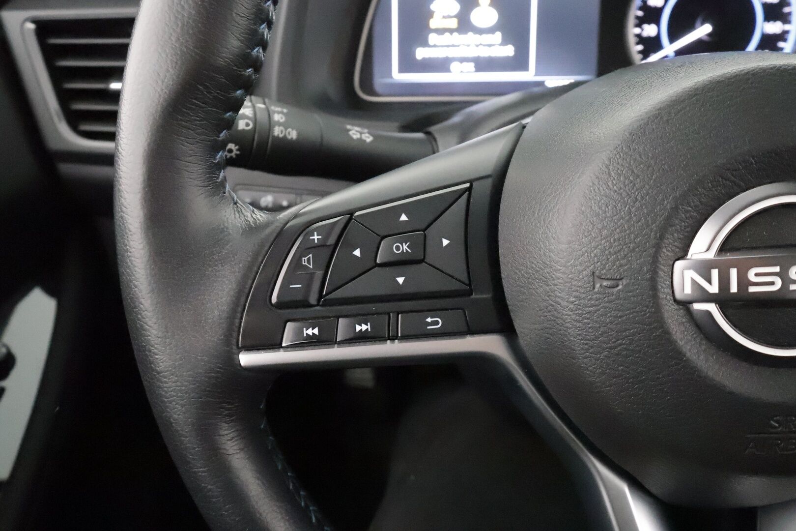 Nissan Leaf 2023 N-Connect 39 kWh LED FI * Lisälämmitin / ACC / 360 / LED / Kaistavahti / Navi / Keyless * - 1-om Suomi-auto / 2x Latauskaapelit / Akku Kuntotarkistettu / Merkkihuollot - HULLUT AVAJAISHULINAT KORKOTARJOUS 3,29 %