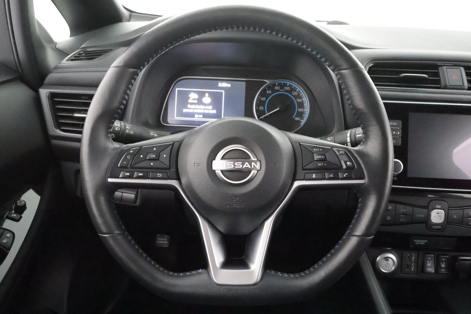 Nissan Leaf 2023 N-Connect 39 kWh LED FI * Lisälämmitin / ACC / 360 / LED / Kaistavahti / Navi / Keyless * - 1-om Suomi-auto / 2x Latauskaapelit / Akku Kuntotarkistettu / Merkkihuollot - HULLUT AVAJAISHULINAT KORKOTARJOUS 3,29 %