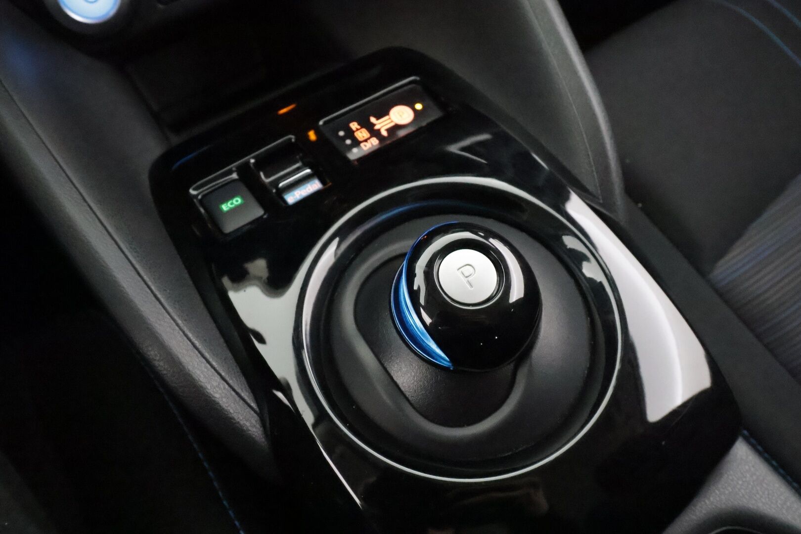 Nissan Leaf 2023 N-Connect 39 kWh LED FI * Lisälämmitin / ACC / 360 / LED / Kaistavahti / Navi / Keyless * - 1-om Suomi-auto / 2x Latauskaapelit / Akku Kuntotarkistettu / Merkkihuollot - HULLUT AVAJAISHULINAT KORKOTARJOUS 3,29 %