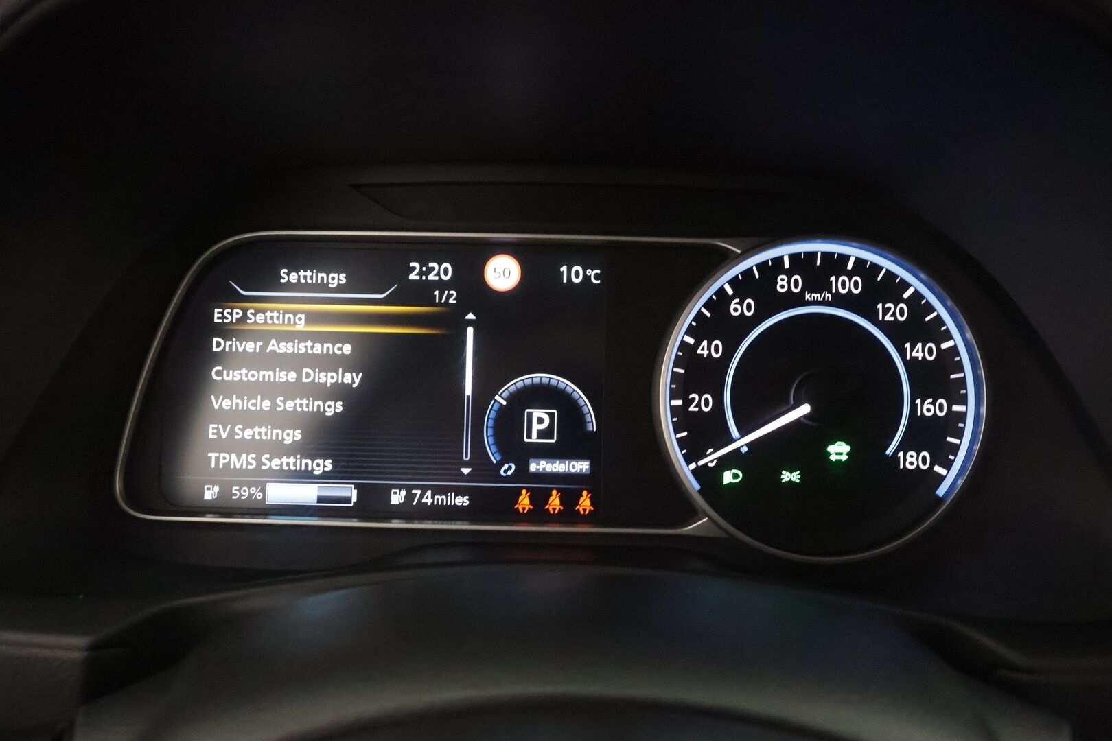 Nissan Leaf 2023 N-Connect 39 kWh LED FI * Lisälämmitin / ACC / 360 / LED / Kaistavahti / Navi / Keyless * - 1-om Suomi-auto / 2x Latauskaapelit / Akku Kuntotarkistettu / Merkkihuollot - HULLUT AVAJAISHULINAT KORKOTARJOUS 3,29 %