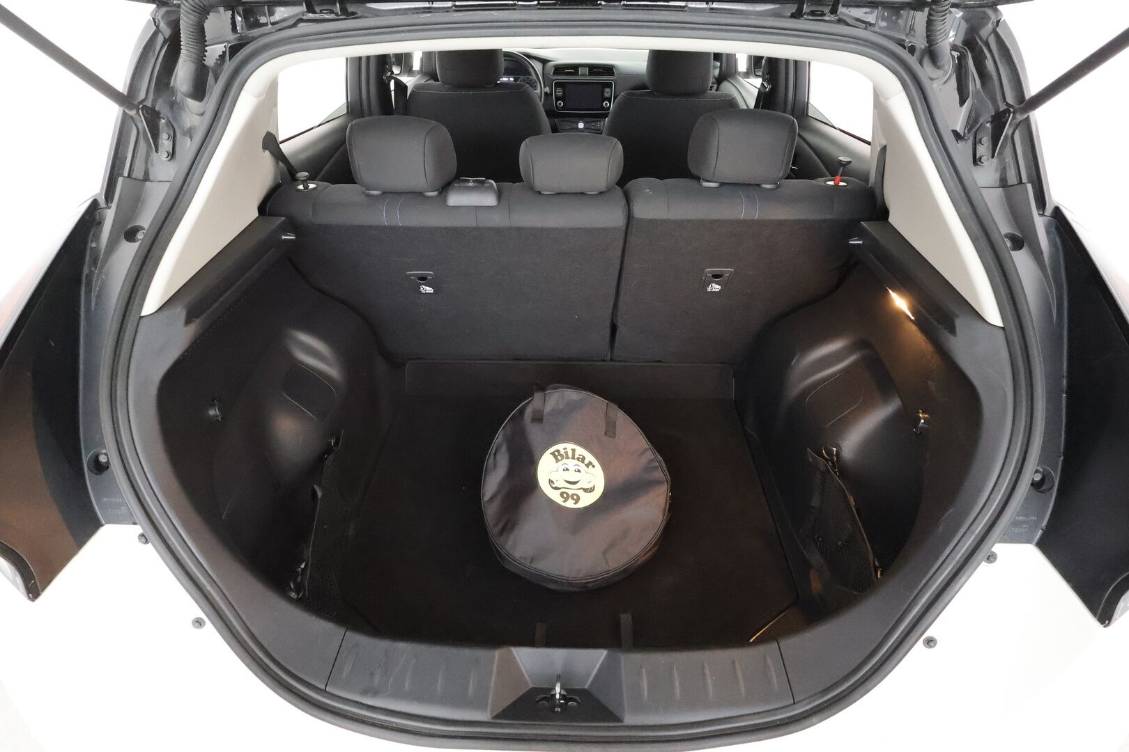 Nissan Leaf 2023 N-Connect 39 kWh LED FI * Lisälämmitin / ACC / 360 / LED / Kaistavahti / Navi / Keyless * - 1-om Suomi-auto / 2x Latauskaapelit / Akku Kuntotarkistettu / Merkkihuollot - HULLUT AVAJAISHULINAT KORKOTARJOUS 3,29 %