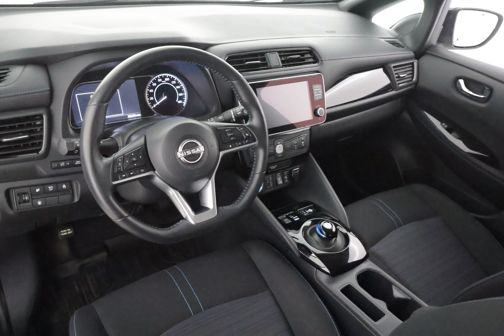 Nissan Leaf 2023 N-Connect 39 kWh LED FI * Lisälämmitin / ACC / 360 / LED / Kaistavahti / Navi / Keyless * - 1-om Suomi-auto / 2x Latauskaapelit / Akku Kuntotarkistettu / Merkkihuollot - HULLUT AVAJAISHULINAT KORKOTARJOUS 3,29 %