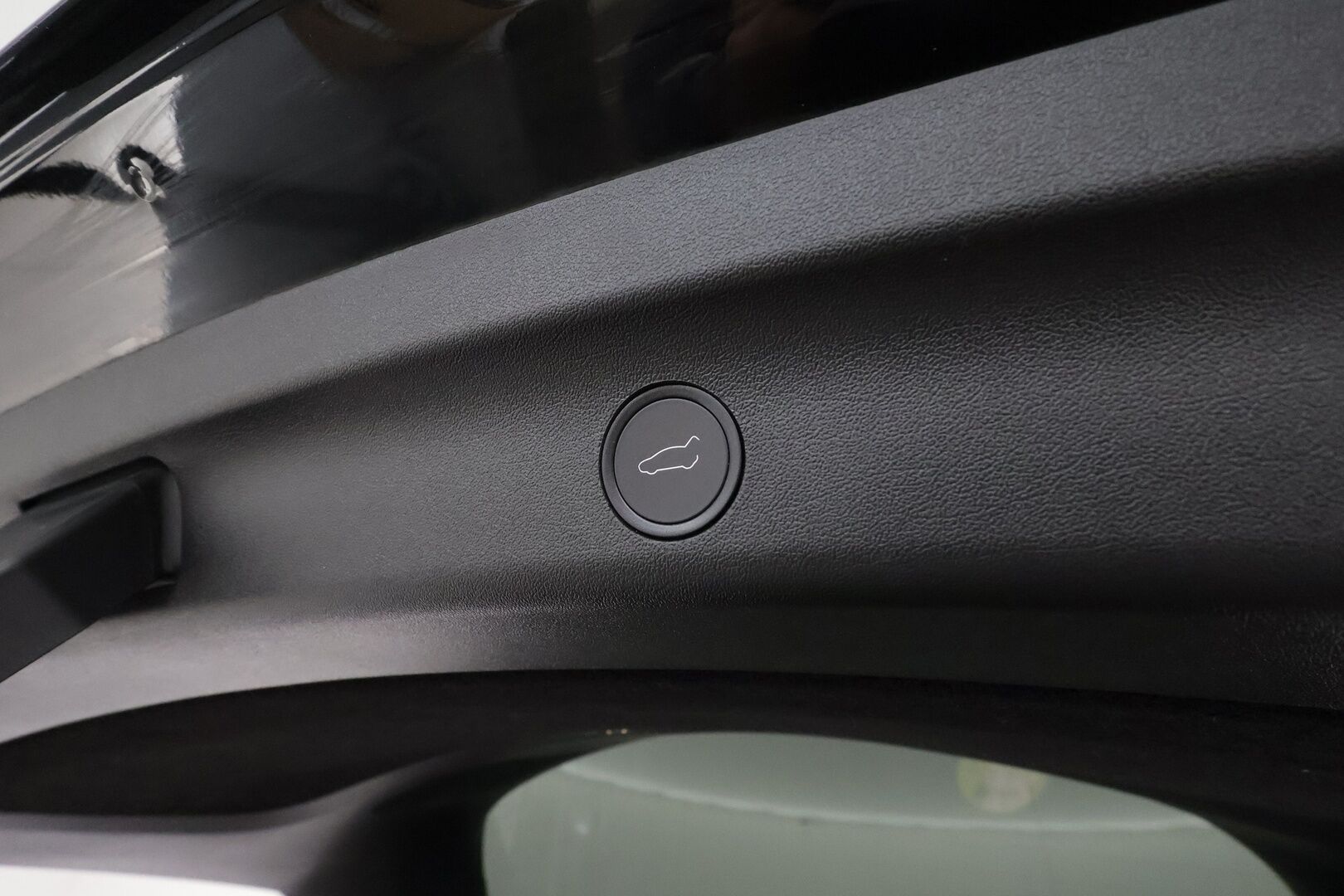 Tesla Model Y 2023 Long Range **Lämpöpumppu / Lasikatto / Matrix-LED / Adapt.Vakkari / P.Kamera / Muistipenkki / Koukku / Navi / Keyless** - 3,99 % KORKOTARJOUS TÄHÄN AUTOON 31.8. ASTI! - Suomi-auto / Kahdet Renkaat