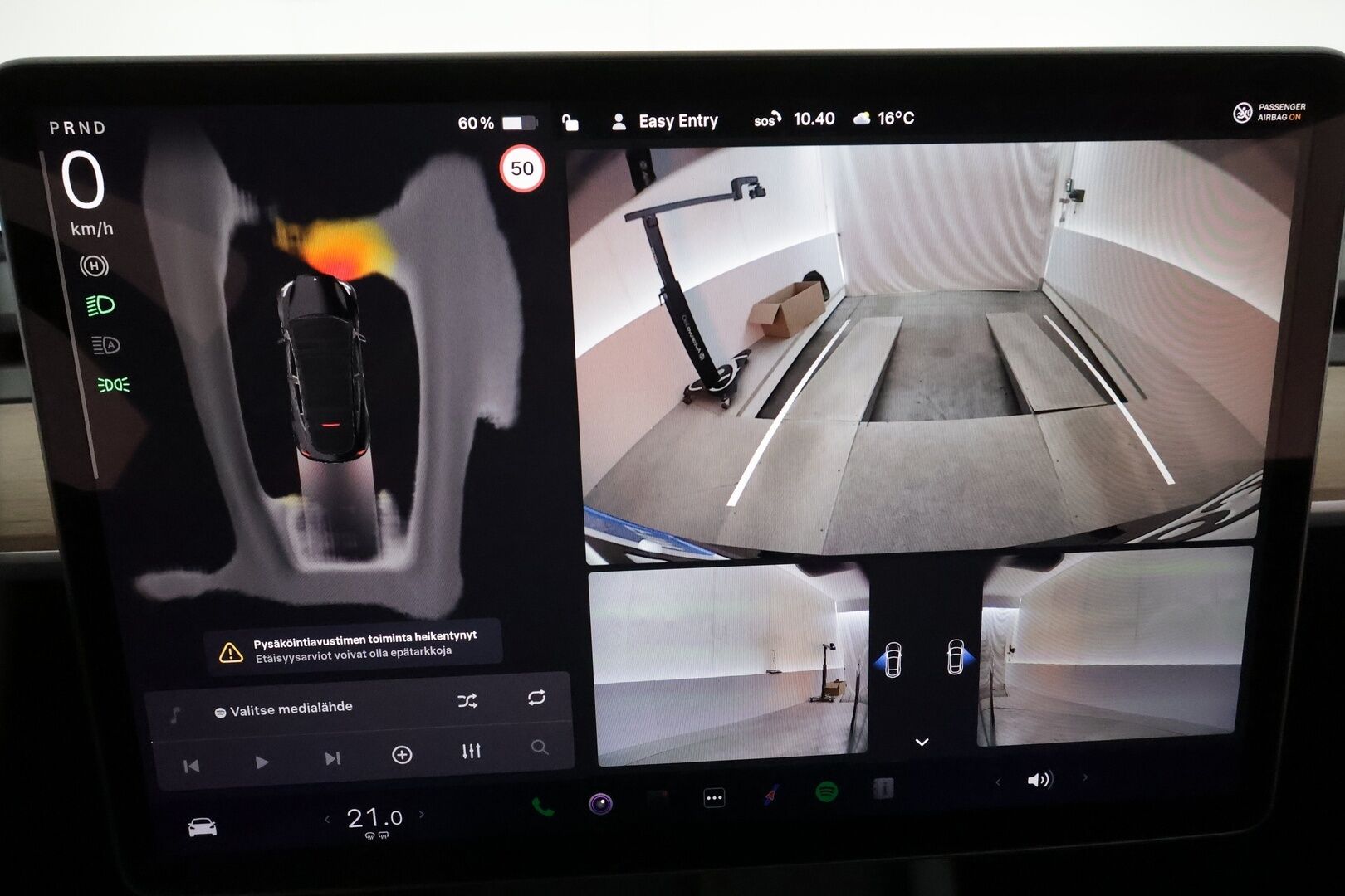 Tesla Model Y 2023 Long Range **Lämpöpumppu / Lasikatto / Matrix-LED / Adapt.Vakkari / P.Kamera / Muistipenkki / Koukku / Navi / Keyless** - 3,99 % KORKOTARJOUS TÄHÄN AUTOON 31.8. ASTI! - Suomi-auto / Kahdet Renkaat