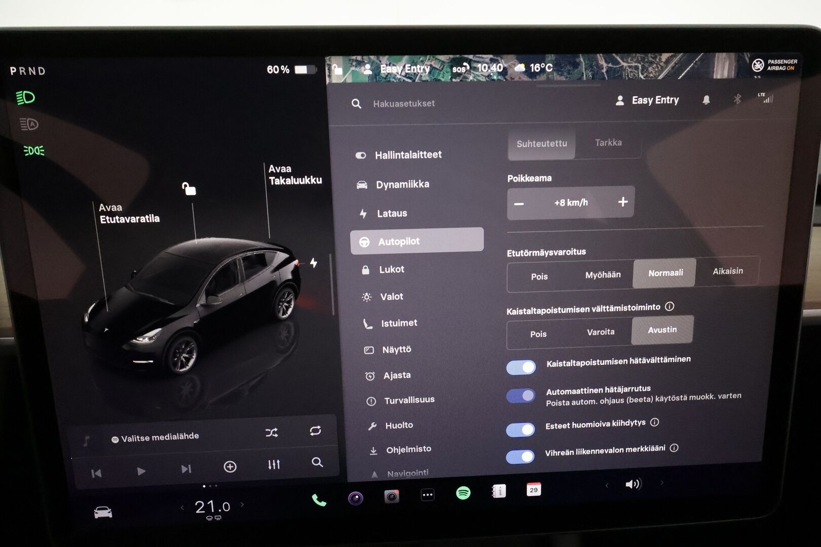 Tesla Model Y 2023 Long Range **Lämpöpumppu / Lasikatto / Matrix-LED / Adapt.Vakkari / P.Kamera / Muistipenkki / Koukku / Navi / Keyless** - 3,99 % KORKOTARJOUS TÄHÄN AUTOON 31.8. ASTI! - Suomi-auto / Kahdet Renkaat