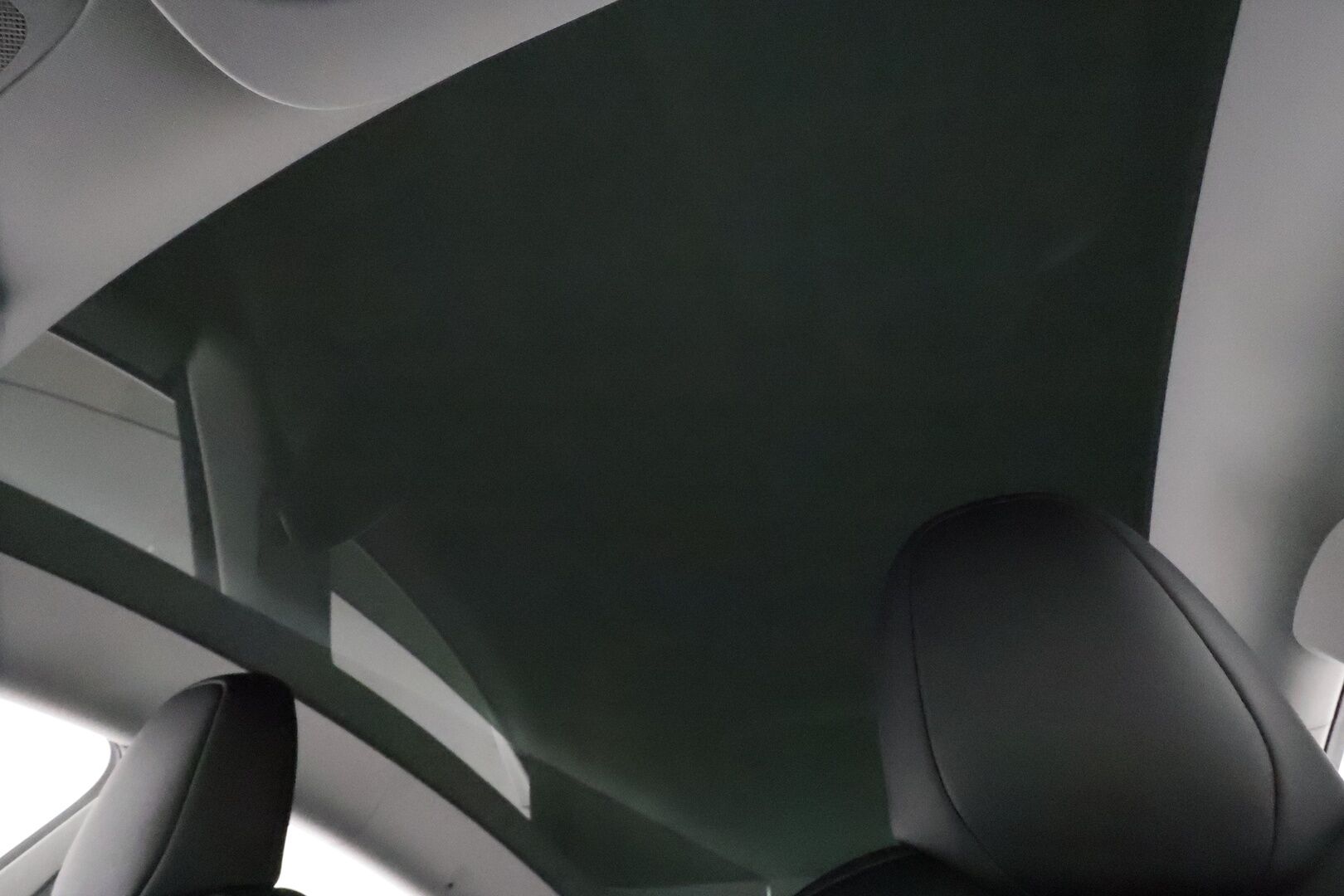 Tesla Model Y 2023 Long Range **Lämpöpumppu / Lasikatto / Matrix-LED / Adapt.Vakkari / P.Kamera / Muistipenkki / Koukku / Navi / Keyless** - 3,99 % KORKOTARJOUS TÄHÄN AUTOON 31.8. ASTI! - Suomi-auto / Kahdet Renkaat