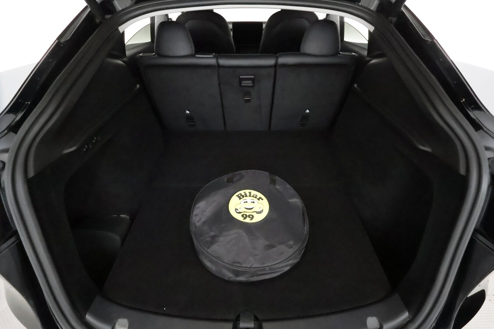 Tesla Model Y 2023 Long Range **Lämpöpumppu / Lasikatto / Matrix-LED / Adapt.Vakkari / P.Kamera / Muistipenkki / Koukku / Navi / Keyless** - 3,99 % KORKOTARJOUS TÄHÄN AUTOON 31.8. ASTI! - Suomi-auto / Kahdet Renkaat
