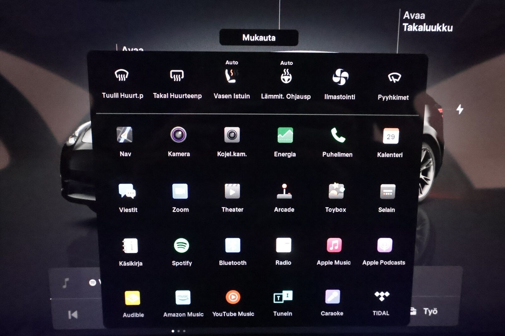 Tesla Model Y 2023 Long Range **Lämpöpumppu / Lasikatto / Matrix-LED / Adapt.Vakkari / P.Kamera / Muistipenkki / Koukku / Navi / Keyless** - 3,99 % KORKOTARJOUS TÄHÄN AUTOON 31.8. ASTI! - Suomi-auto / Kahdet Renkaat