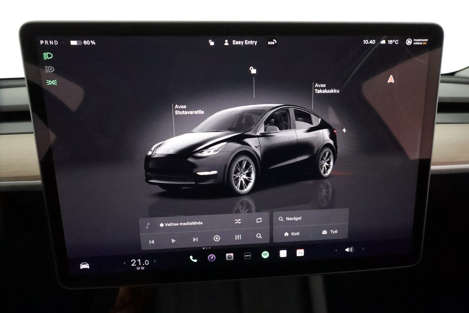 Tesla Model Y 2023 Long Range **Lämpöpumppu / Lasikatto / Matrix-LED / Adapt.Vakkari / P.Kamera / Muistipenkki / Koukku / Navi / Keyless** - 3,99 % KORKOTARJOUS TÄHÄN AUTOON 31.8. ASTI! - Suomi-auto / Kahdet Renkaat