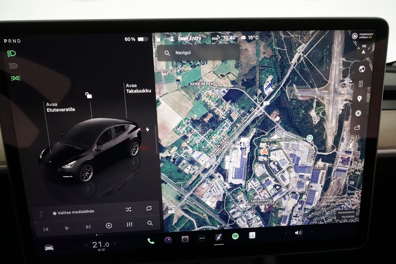 Tesla Model Y 2023 Long Range **Lämpöpumppu / Lasikatto / Matrix-LED / Adapt.Vakkari / P.Kamera / Muistipenkki / Koukku / Navi / Keyless** - 3,99 % KORKOTARJOUS TÄHÄN AUTOON 31.8. ASTI! - Suomi-auto / Kahdet Renkaat