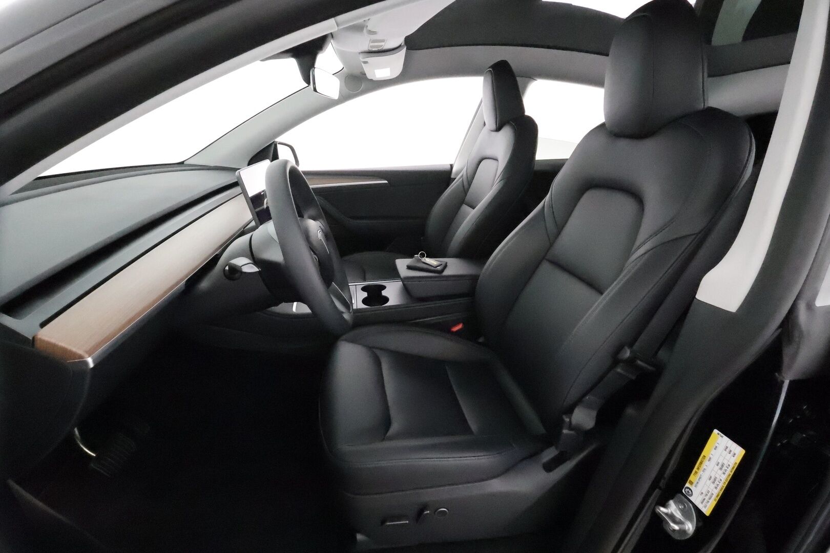 Tesla Model Y 2023 Long Range **Lämpöpumppu / Lasikatto / Matrix-LED / Adapt.Vakkari / P.Kamera / Muistipenkki / Koukku / Navi / Keyless** - 3,99 % KORKOTARJOUS TÄHÄN AUTOON 31.8. ASTI! - Suomi-auto / Kahdet Renkaat