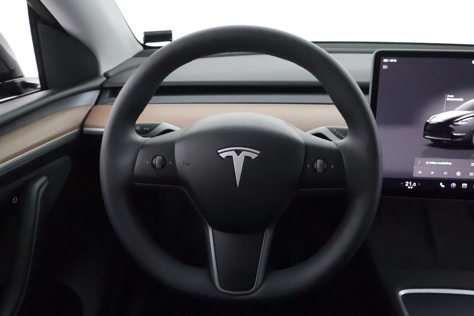 Tesla Model Y 2023 Long Range **Lämpöpumppu / Lasikatto / Matrix-LED / Adapt.Vakkari / P.Kamera / Muistipenkki / Koukku / Navi / Keyless** - 3,99 % KORKOTARJOUS TÄHÄN AUTOON 31.8. ASTI! - Suomi-auto / Kahdet Renkaat