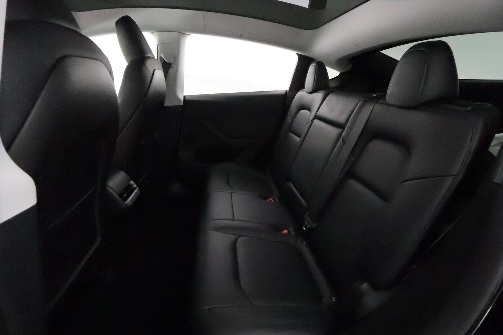 Tesla Model Y 2023 Long Range **Lämpöpumppu / Lasikatto / Matrix-LED / Adapt.Vakkari / P.Kamera / Muistipenkki / Koukku / Navi / Keyless** - 3,99 % KORKOTARJOUS TÄHÄN AUTOON 31.8. ASTI! - Suomi-auto / Kahdet Renkaat