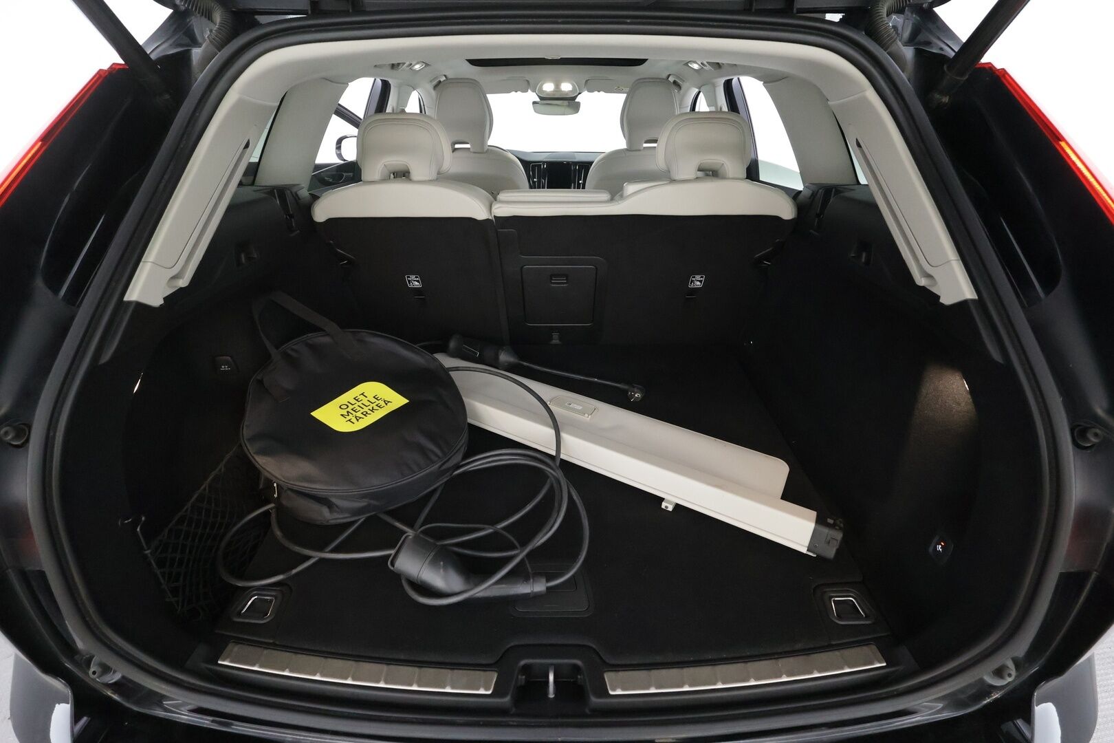 Volvo XC60 2023 T6 AWD Long Range Plus Bright aut - | ACC | Webasto | Koukku | Panorama | Muistipenkit | Sporttinahat | Pilot assist | Keyless | Merkkihuollot | 1-om suomiauto | 
