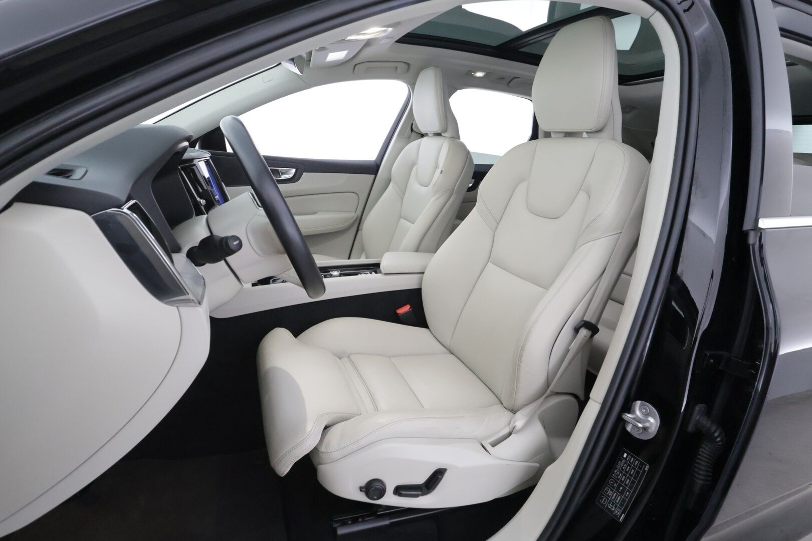 Volvo XC60 2023 T6 AWD Long Range Plus Bright aut - | ACC | Webasto | Koukku | Panorama | Muistipenkit | Sporttinahat | Pilot assist | Keyless | Merkkihuollot | 1-om suomiauto | 