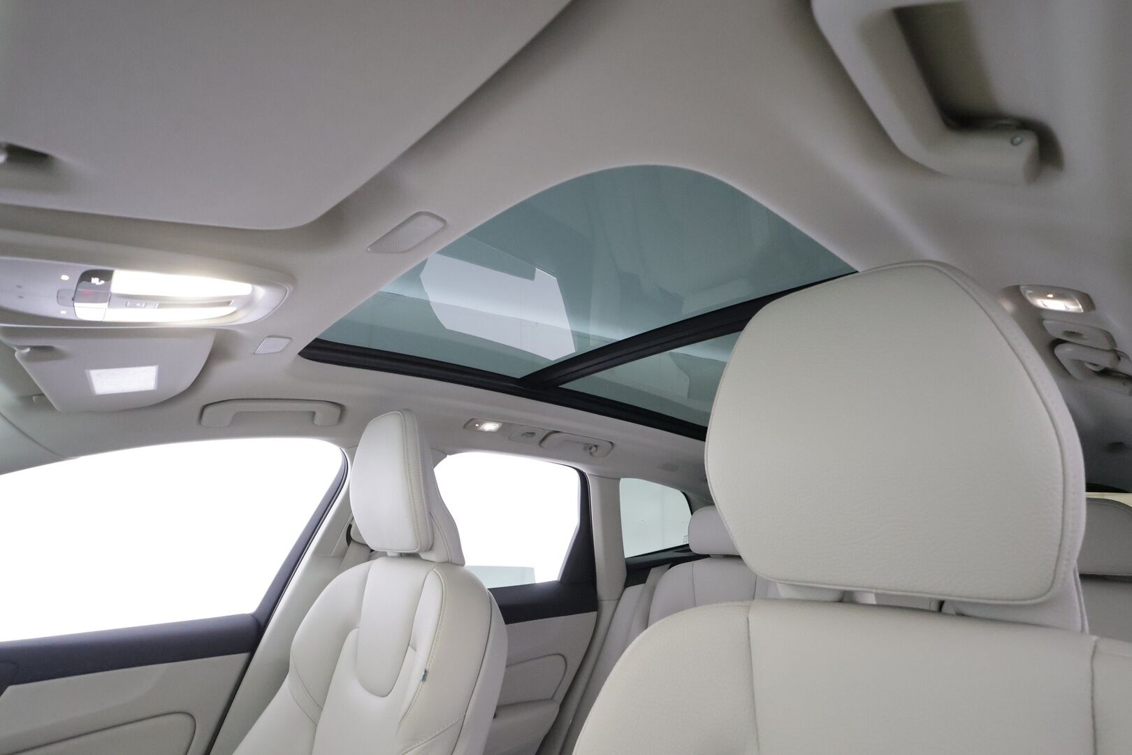 Volvo XC60 2023 T6 AWD Long Range Plus Bright aut - | ACC | Webasto | Koukku | Panorama | Muistipenkit | Sporttinahat | Pilot assist | Keyless | Merkkihuollot | 1-om suomiauto | 