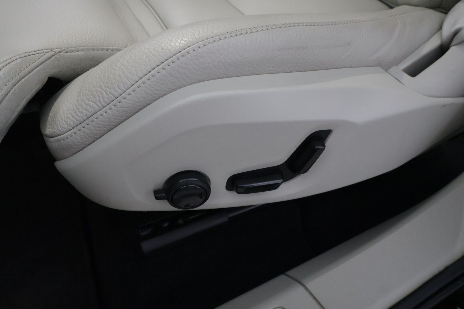 Volvo XC60 2023 T6 AWD Long Range Plus Bright aut - | ACC | Webasto | Koukku | Panorama | Muistipenkit | Sporttinahat | Pilot assist | Keyless | Merkkihuollot | 1-om suomiauto | 