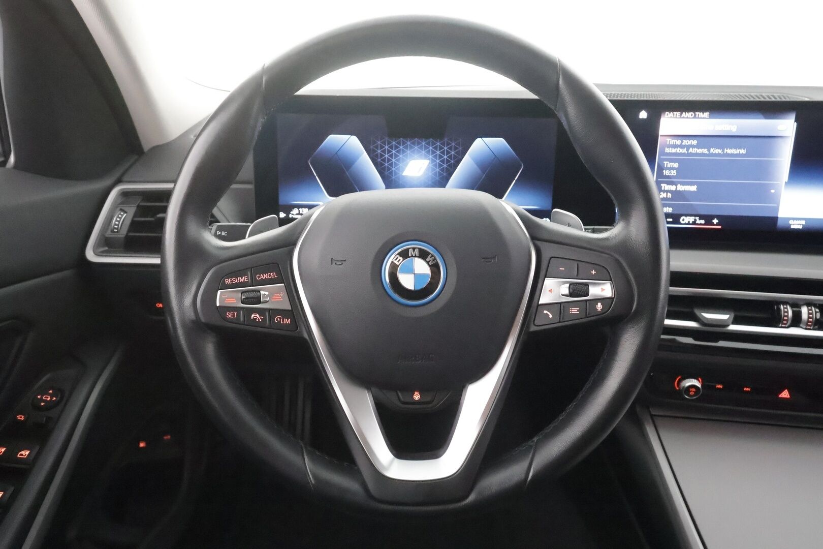 BMW 330 2023 G21 Touring 330e xDrive A Charged Edition - | ACC | Koukku | Merkkihuollor | Widescreen | LED | Sporttinahat | P.tutkat | Ratinlämmitys | Suomi-auto | Kahdet Renkaat |