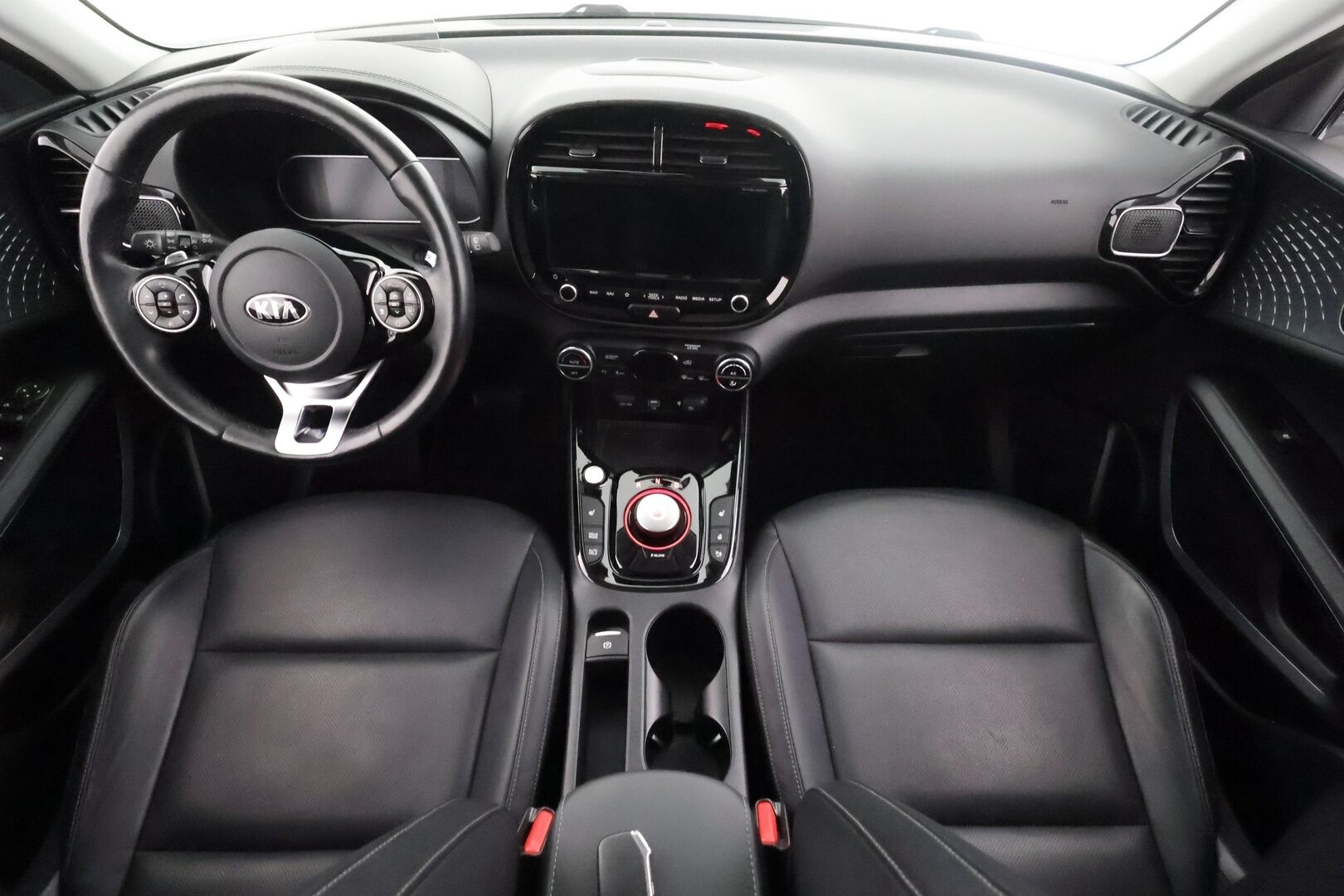 Kia e-Soul 2020 Supreme 64 kWh 204 hv - | ACC | ILP | HUD | Harman/Kardon | Sähkönahat | P.kamera | Keyless | LFA | BSM | RCTA | Apple & Android | LED | Merkkihuollettu | 2x renkaat aluin |