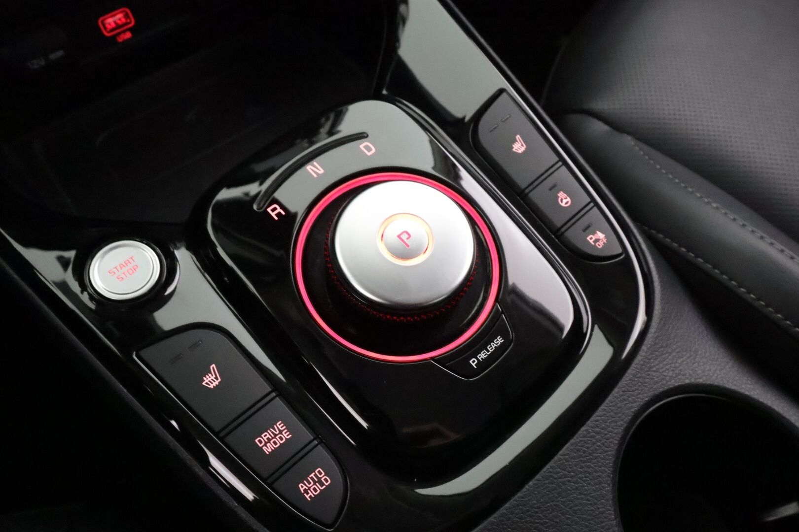 Kia e-Soul 2020 Supreme 64 kWh 204 hv - | ACC | ILP | HUD | Harman/Kardon | Sähkönahat | P.kamera | Keyless | LFA | BSM | RCTA | Apple & Android | LED | Merkkihuollettu | 2x renkaat aluin |