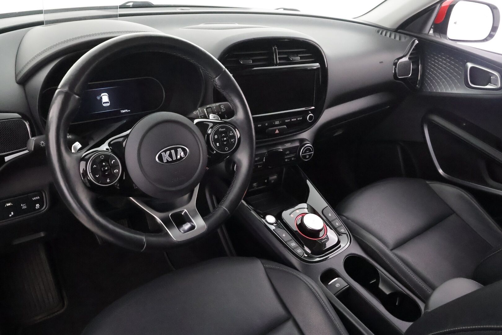 Kia e-Soul 2020 Supreme 64 kWh 204 hv - | ACC | ILP | HUD | Harman/Kardon | Sähkönahat | P.kamera | Keyless | LFA | BSM | RCTA | Apple & Android | LED | Merkkihuollettu | 2x renkaat aluin |