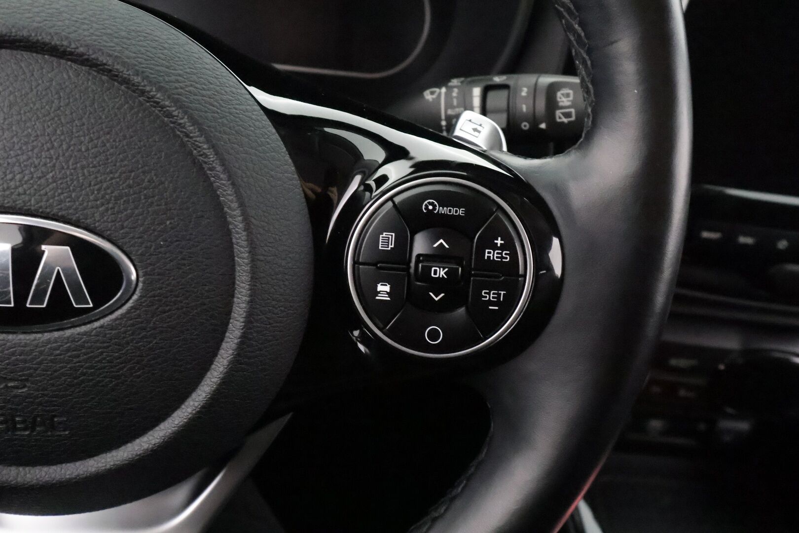 Kia e-Soul 2020 Supreme 64 kWh 204 hv - | ACC | ILP | HUD | Harman/Kardon | Sähkönahat | P.kamera | Keyless | LFA | BSM | RCTA | Apple & Android | LED | Merkkihuollettu | 2x renkaat aluin |