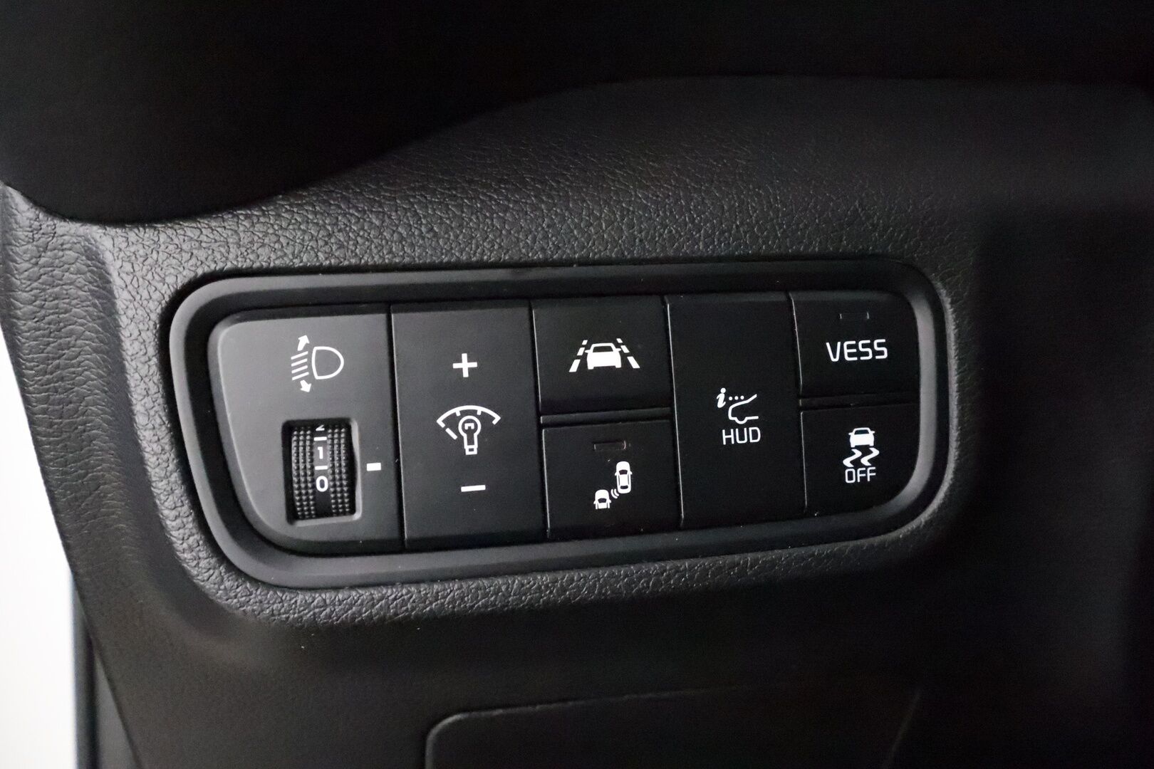 Kia e-Soul 2020 Supreme 64 kWh 204 hv - | ACC | ILP | HUD | Harman/Kardon | Sähkönahat | P.kamera | Keyless | LFA | BSM | RCTA | Apple & Android | LED | Merkkihuollettu | 2x renkaat aluin |