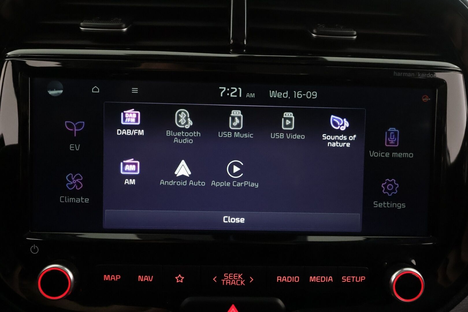 Kia e-Soul 2020 Supreme 64 kWh 204 hv - | ACC | ILP | HUD | Harman/Kardon | Sähkönahat | P.kamera | Keyless | LFA | BSM | RCTA | Apple & Android | LED | Merkkihuollettu | 2x renkaat aluin |