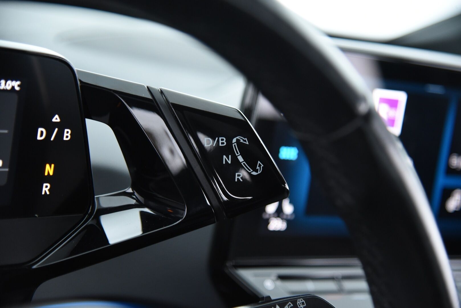 Volkswagen ID.3 2021 Pro Performance Life 150 kW, akku 58 kWh / Adapt. Vak. / Navi / Ambient / Langaton CarPlay & AndroidAuto / Musta sisäkatto / - 2x vanteet & renkaat / Lämpöpumppu / Merkkihuollettu / Siisti!