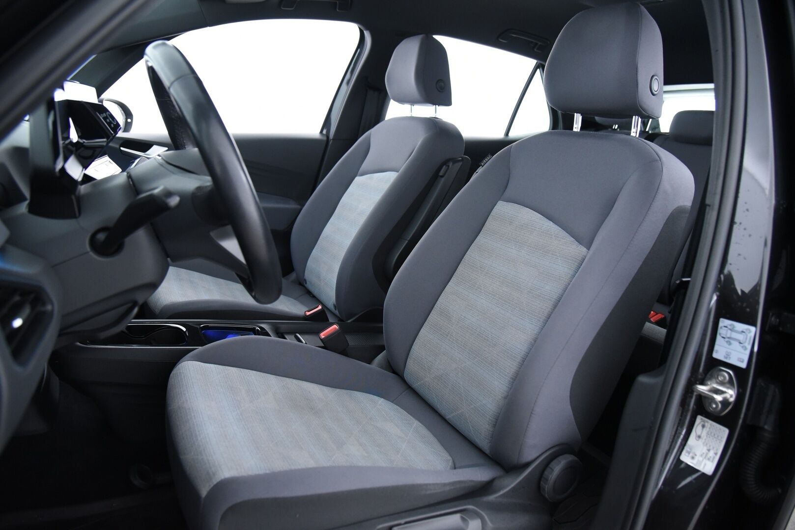 Volkswagen ID.3 2021 Pro Performance Life 150 kW, akku 58 kWh / Adapt. Vak. / Navi / Ambient / Langaton CarPlay & AndroidAuto / Musta sisäkatto / - 2x vanteet & renkaat / Lämpöpumppu / Merkkihuollettu / Siisti!
