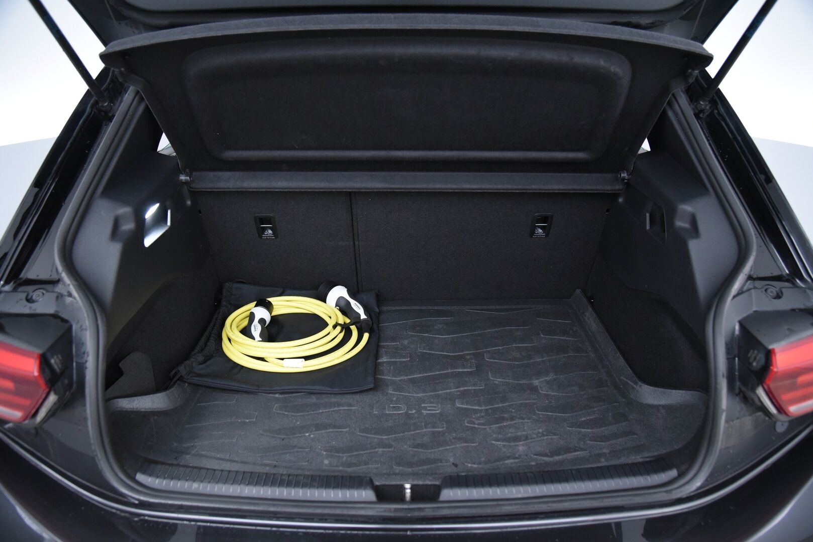 Volkswagen ID.3 2021 Pro Performance Life 150 kW, akku 58 kWh / Adapt. Vak. / Navi / Ambient / Langaton CarPlay & AndroidAuto / Musta sisäkatto / - 2x vanteet & renkaat / Lämpöpumppu / Merkkihuollettu / Siisti!