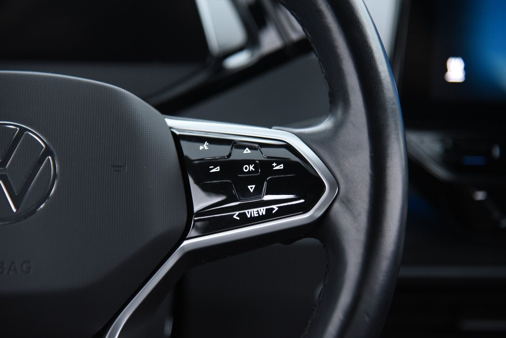 Volkswagen ID.3 2021 Pro Performance Life 150 kW, akku 58 kWh / Adapt. Vak. / Navi / Ambient / Langaton CarPlay & AndroidAuto / Musta sisäkatto / - 2x vanteet & renkaat / Lämpöpumppu / Merkkihuollettu / Siisti!