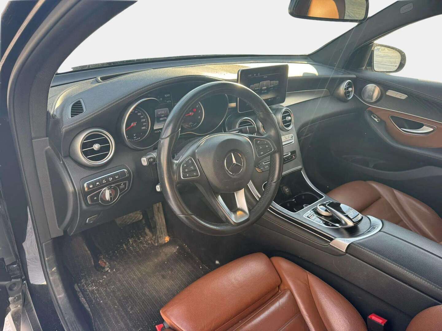 Mercedes-Benz GLC 2017 350 e Coupé 4Matic A Premium Business AMG * Distronic+ / Burmester / HUD / Kattoluukku / Ruskeat Nahat / Vetokoukku / Night / LED High Perf - Huippuvarusteet! / Tulossa Turkuun