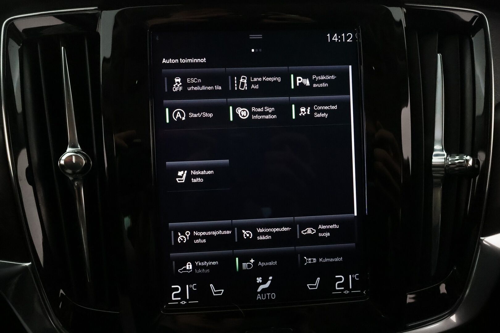 Volvo V90 Cross Country 2020 D4 AWD Plus aut **Webasto / Koukku / Adapt.Vakkari / LED-valot / Kaistavahti / Digimittaristo / KeylessGO / 2x Renkaat**