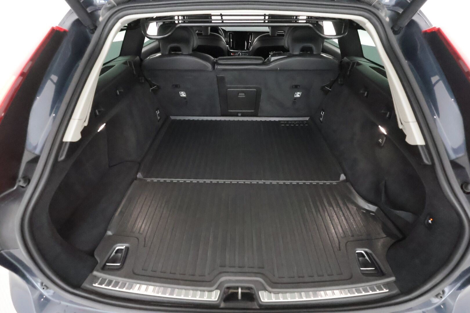 Volvo V90 Cross Country 2020 D4 AWD Plus aut **Webasto / Koukku / Adapt.Vakkari / LED-valot / Kaistavahti / Digimittaristo / KeylessGO / 2x Renkaat**