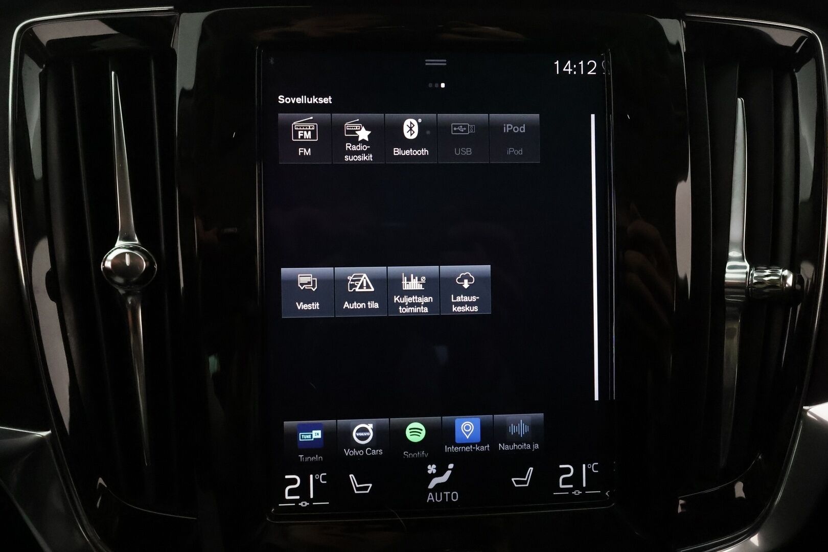 Volvo V90 Cross Country 2020 D4 AWD Plus aut **Webasto / Koukku / Adapt.Vakkari / LED-valot / Kaistavahti / Digimittaristo / KeylessGO / 2x Renkaat**