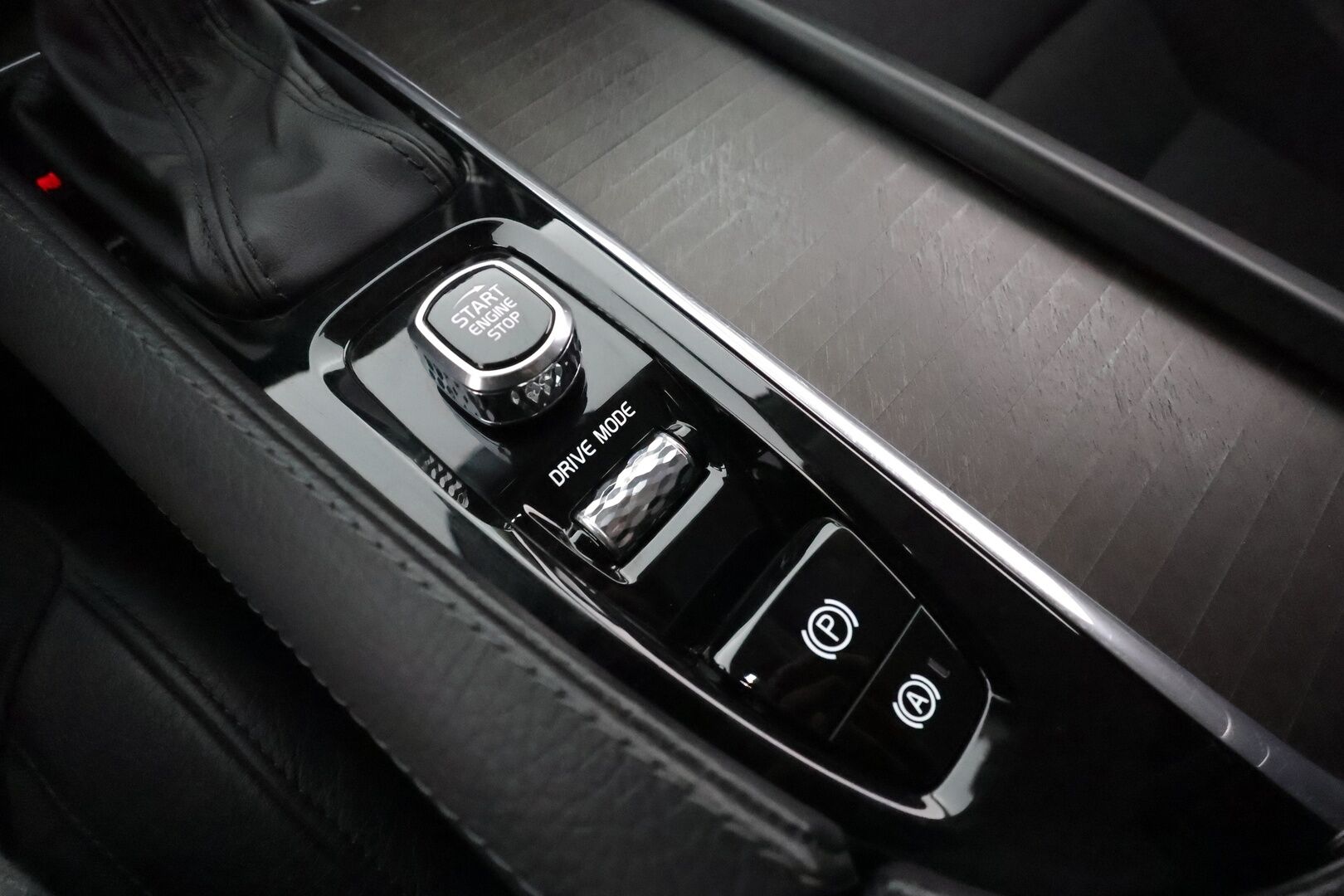 Volvo V90 Cross Country 2020 D4 AWD Plus aut **Webasto / Koukku / Adapt.Vakkari / LED-valot / Kaistavahti / Digimittaristo / KeylessGO / 2x Renkaat**